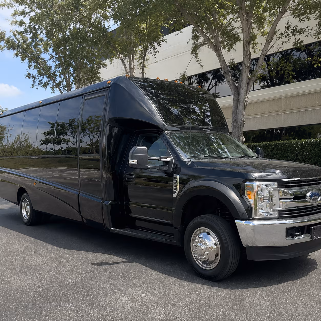 15 Passenger Party Bus Exterior
