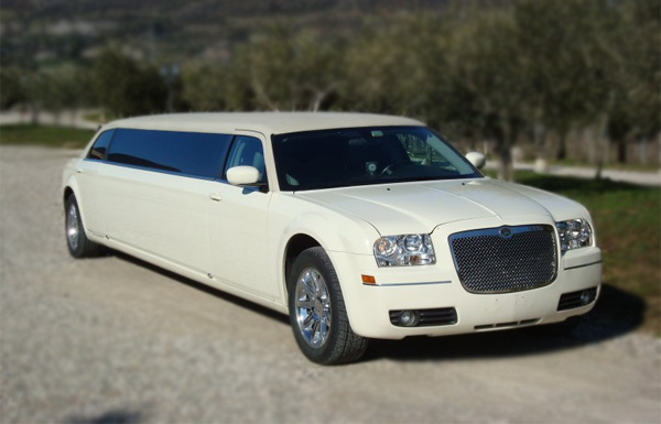 Riverside 10 Passenger Limo